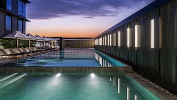 Outdoor pool, pool loungers