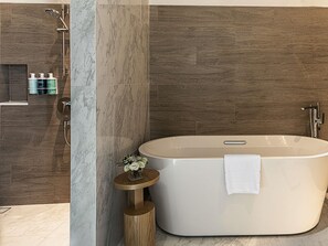 Suite Exécutive, 1 très grand lit | Minibar, bureau, espace de travail pour ordinateur portable