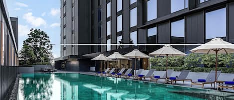 Hồ bơi ngoài trời, ghế dài tắm nắng