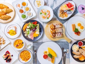 TĂ€gliches FrĂŒhstĂŒcksbuffet (350 THB pro Person)