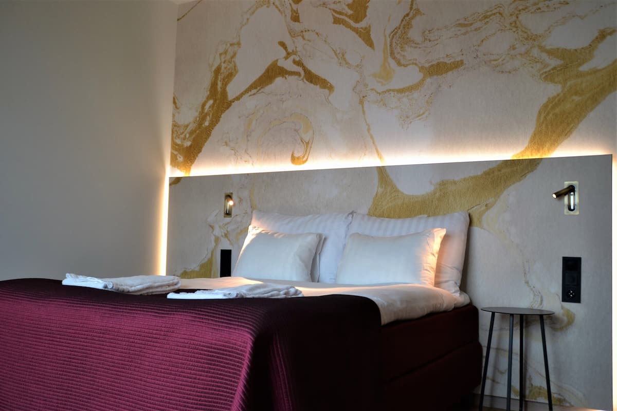 Classic Double Room | In-room safe, desk, blackout drapes, soundproofing