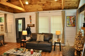 Interior - Relax Refresh & Reconnect  Lakefront on Autumn Lake, 3min to Salmon River (Orwell)