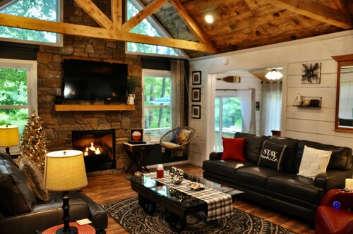 Relax Refresh & Reconnect  Lakefront on Autumn Lake, 3min to Salmon River