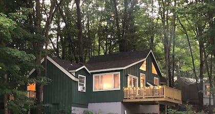 Relax Refresh & Reconnect Lakefront on Autumn Lake, 3min to Salmon River