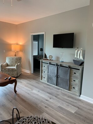 Interior - Catch N Relax Like A Prince  (Mexico Beach)