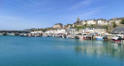 Studio Avec vue sur mer à Granville. Plage à 3minutes à Pied