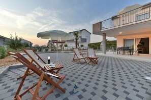 Outdoor dining - Exquisite 4 BD villa for 8 with heated pool near Zadar (Sukošan)