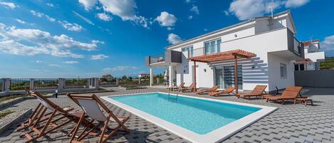 Outdoor pool, a heated pool