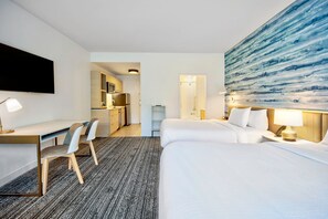 Studio - 2 queensize-sängar | Unika möbler, skrivbord, arbetsyta för laptop och mörkläggningsgardiner