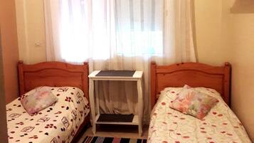 2 chambres, coffres-forts dans les chambres, fer et planche Ă repasser