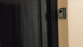 2 habitaciones y caja de seguridad en la habitación
