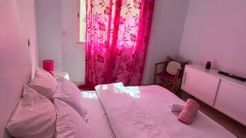 2 bedrooms, in-room safe, iron/ironing board, free WiFi