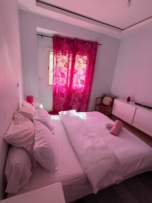 2 soverom, safe på rommet, strykejern/-brett og wi-fi (inkludert)