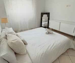 2 bedrooms, in-room safe, iron/ironing board, WiFi (free)