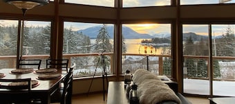 Auke Bay Chalet~ Ocean views, Hot tub, Sauna, outdoor entertainment, & fire pit!