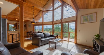 Auke Bay Chalet~ Ocean views, Hot tub, Sauna, outdoor entertainment, & fire pit!