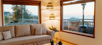 Serene Ocean View, Waterfront Cottage Near Olympic National Pk