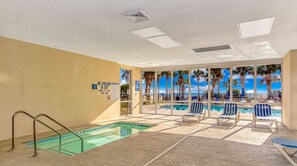Piscine intérieure
