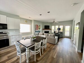 Interior - Rock Lane 152 lakefront with resort amenities! (Branson)