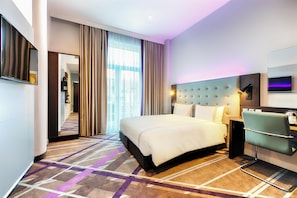 Double Room, Roll-in Shower | Soundproofing, iron/ironing board, free WiFi, bed sheets