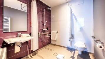 Doppelzimmer, rollstuhlgeeignete Dusche | Barrierefreies Bad