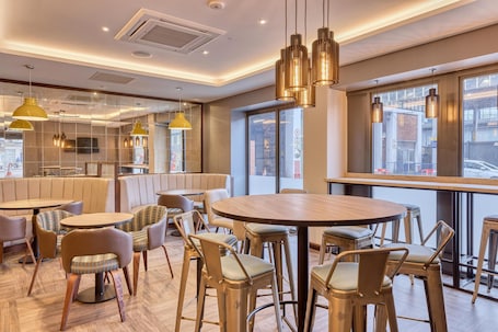 Restaurant. Premier Inn London Uxbridge Town Centre