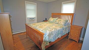 4 bedrooms, desk, free WiFi, bed sheets