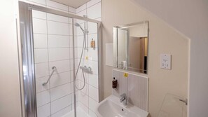 Bathroom - Tarbet Hotel (Arrochar)