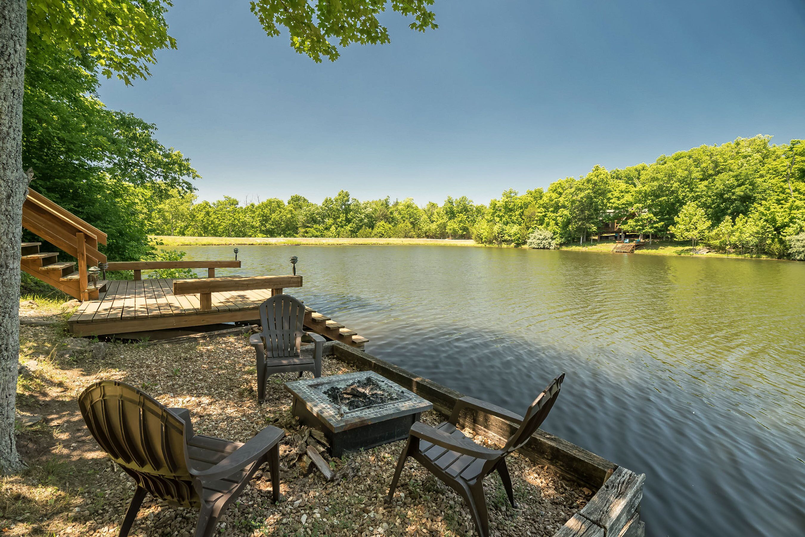 Beautiful Lakefront Escape on Lake Innisfree, Sleeps 11!