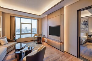 Deluxe Suite, 1 King Bed, City View (Lounge Access) | View from room