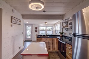 Microwave, oven, stovetop, coffee/tea maker