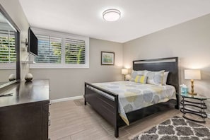 3 bedrooms, desk, iron/ironing board, free WiFi