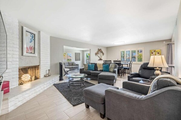 Smart TV, fireplace, DVD player, books