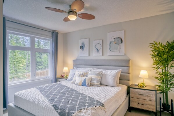 2 bedrooms, desk, iron/ironing board, travel crib