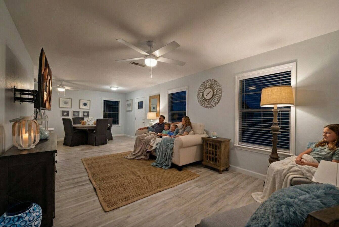 Cozy Beach Retreat With Deck, Steps From The Beach - Crystal Beach, TX