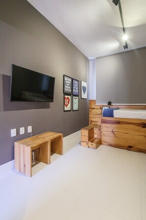 1 habitación, escritorio, tabla de planchar con plancha y wifi gratis