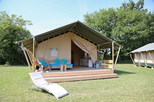 Lodge Tent Prestige, swimmingpool and near all attractions of Dordogne
