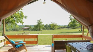 Outdoor dining - Lodge Tent Prestige, swimmingpool and near all attractions of Dordogne (Jayac)