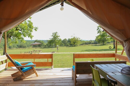 Lodge Tent Prestige, swimmingpool and near all attractions of Dordogne