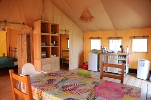 Dining - Lodge Tent Prestige, swimmingpool and near all attractions of Dordogne (Jayac)