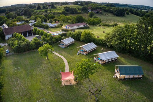 Lodge Tent Prestige, swimmingpool and near all attractions of Dordogne