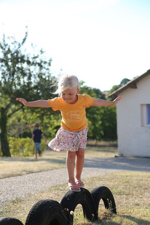 Property grounds - Lodge Tent Prestige, swimmingpool and near all attractions of Dordogne (Jayac)