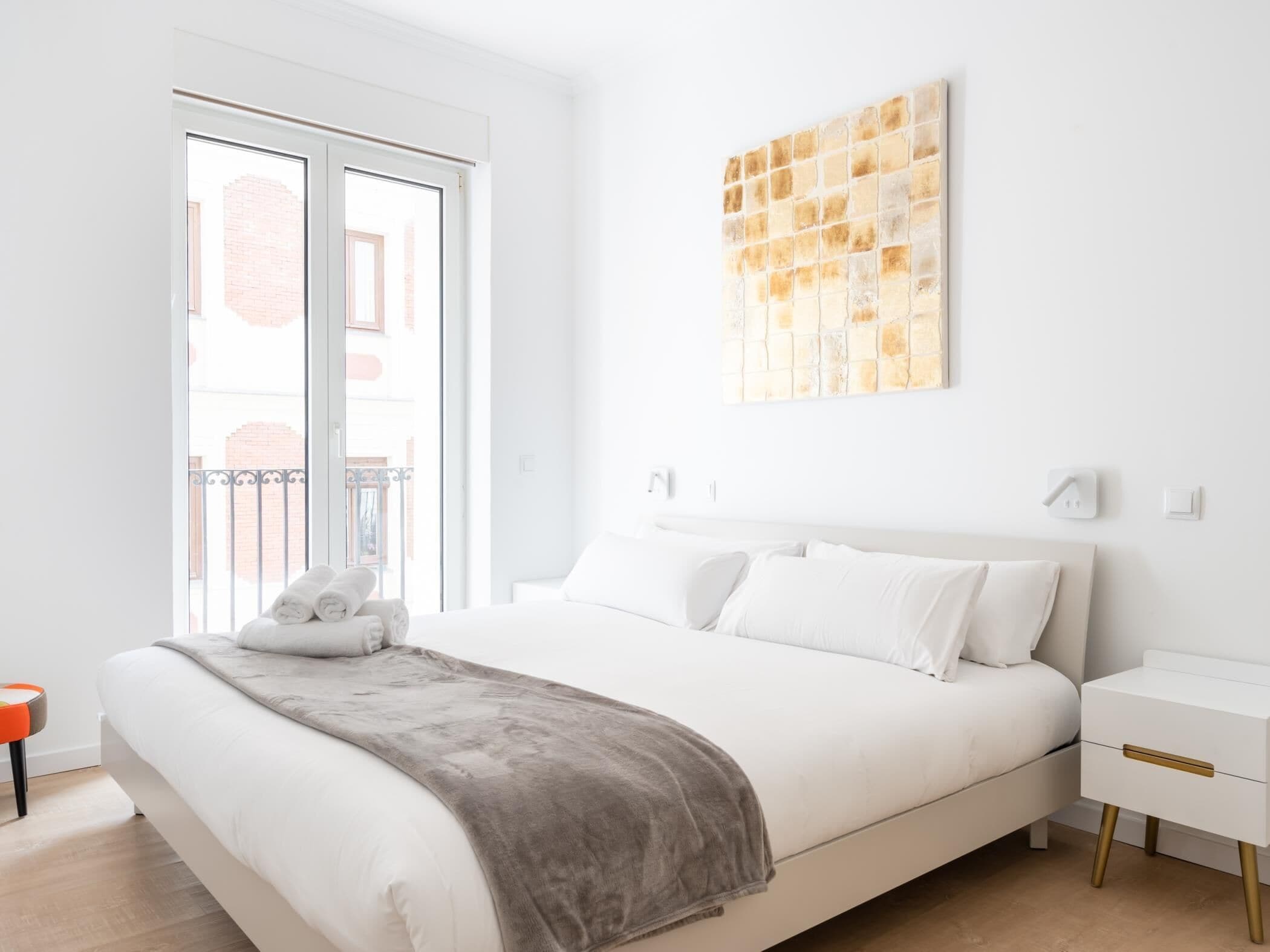 2 slaapkamers, een strijkplank/strijkijzer, internet, beddengoed