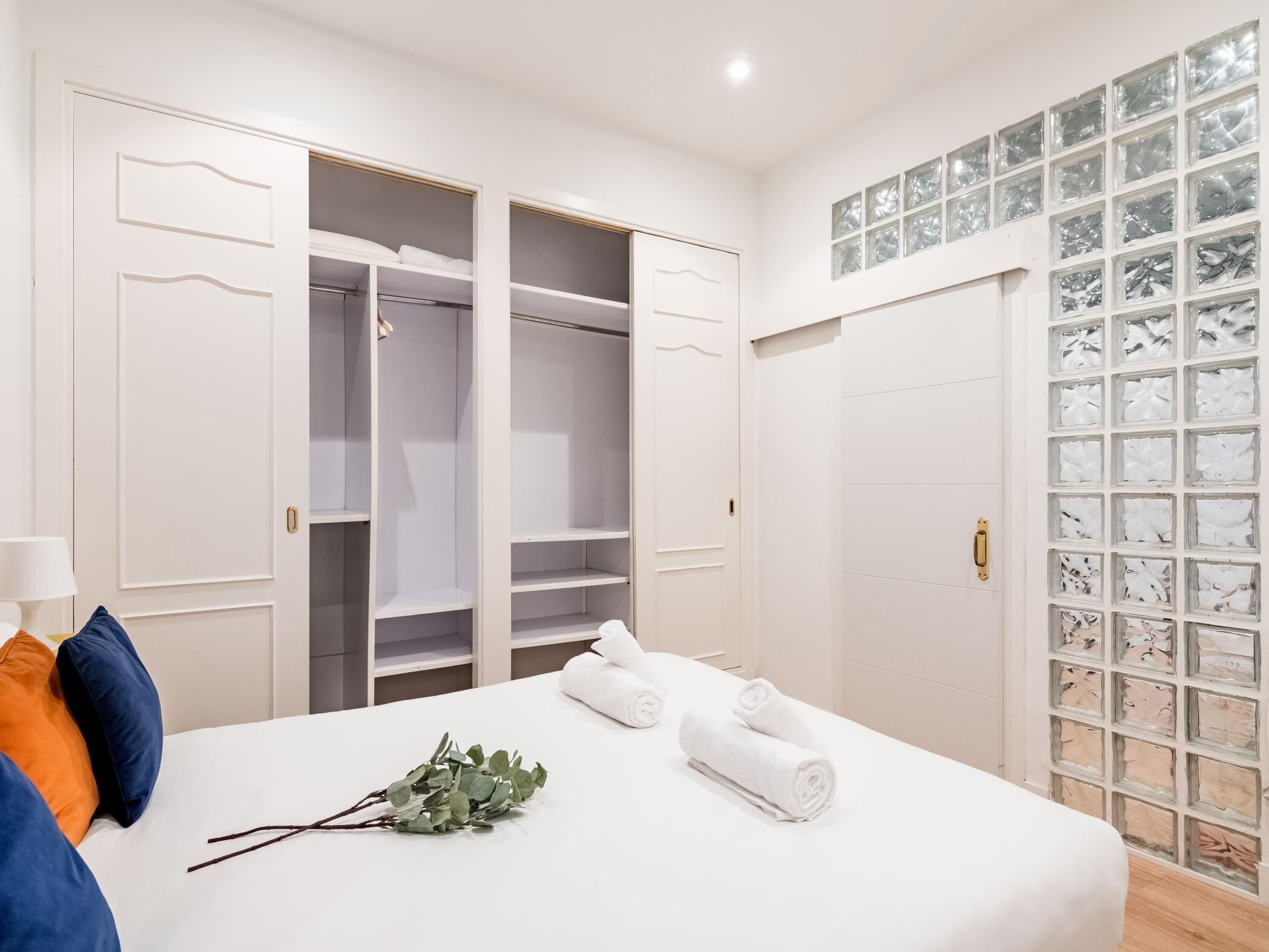 1 chambre, fer et planche à repasser, accès Internet, draps fournis