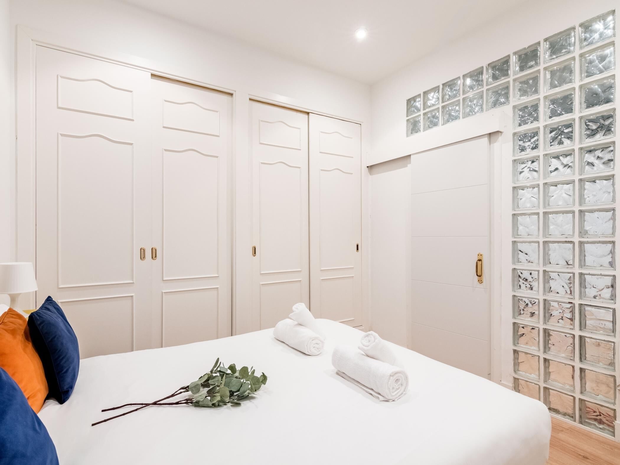 1 slaapkamer, een strijkplank/strijkijzer, internet, beddengoed