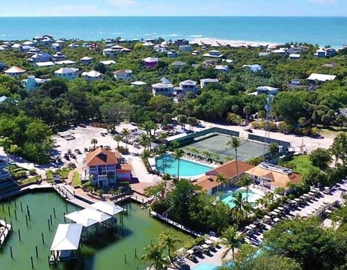 Tipsy Turtle: Heated Pool, Hot Tub, Views, 4 Decks