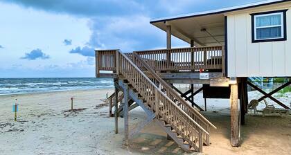 Z Oceanfront offers direct access and excellent view of the ocean!