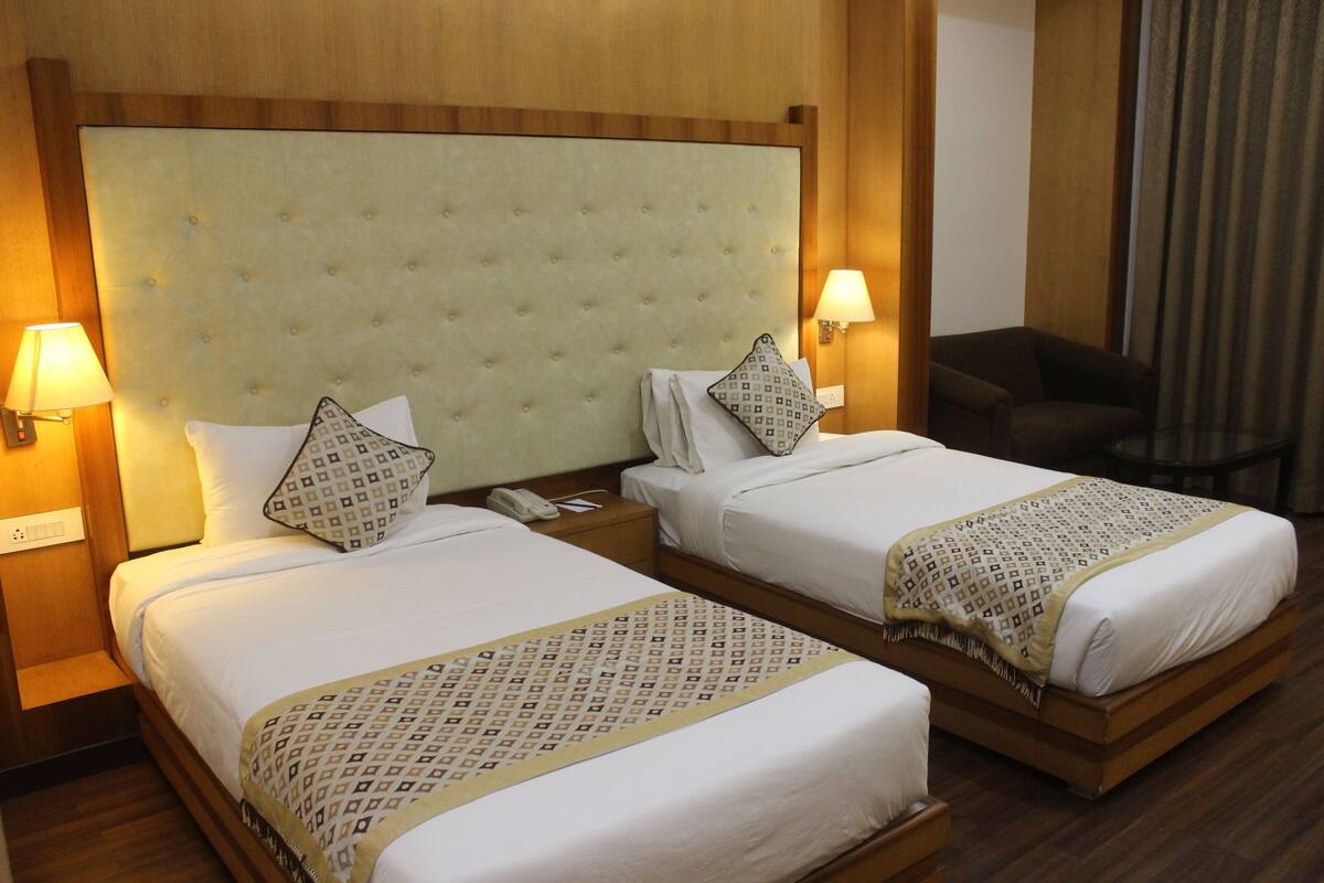 In-room safe, iron/ironing board, bed sheets