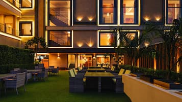 Poolside bar