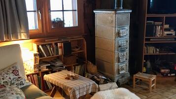 Télévision, lecteur de DVD, livres, chaßne hi-fi